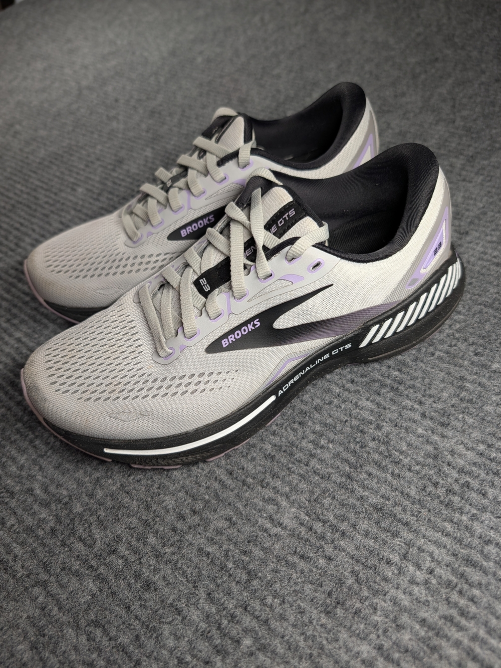 Brooks Adrenaline GTS 23 Women’s Running Shoes White/Black/Purple Lace-Up Size 8
